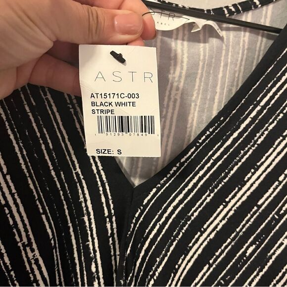 ASTR the Label Tie Front Blouse V-Neck Striped Black White - Picture 3 of 6